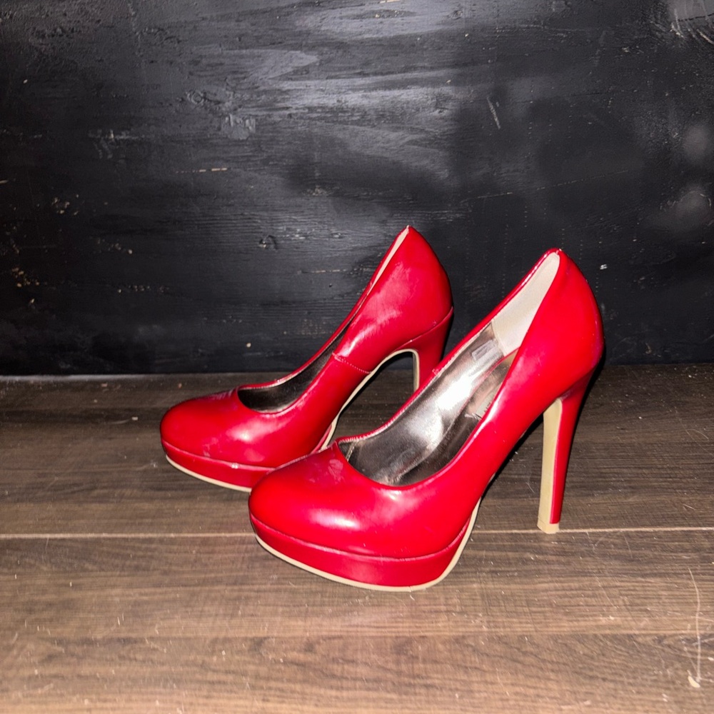 Elegant Red High Heels Steve Madden y2k 5102